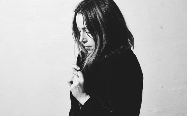 Marie Espinosa , l'éternelle romantique chante La Pleureuse