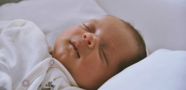 La mère, l'enfant, le sommeil et l'allaitement