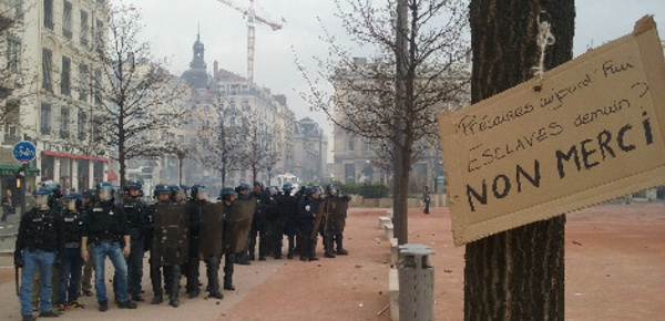 Loi travail: la mobilisation s'accentue, les violences policières aussi