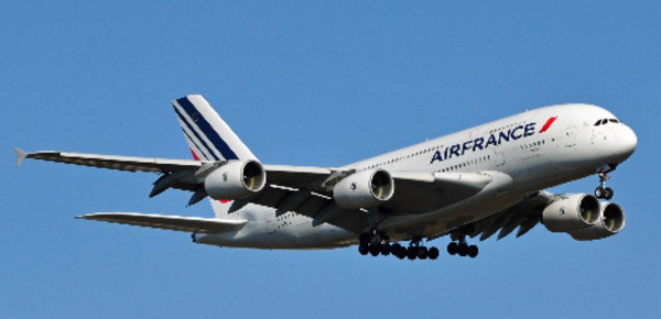 Voile en Iran: "un dispositif d'exception" pour les hôtesses et femmes pilotes d'Air France