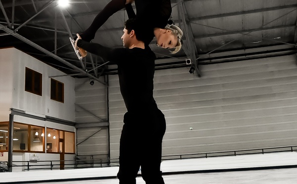Wanderlust Ice &amp; Ink – Édito: Life as a Professional Aerialist on Ice and Pair Figure Skater 