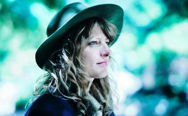 Dynah touche une corde sensible avec le clip de Sans Voix