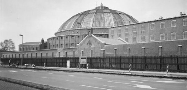 Comment les prisons hollandaises sont utilisées pour l'accueil des réfugiés