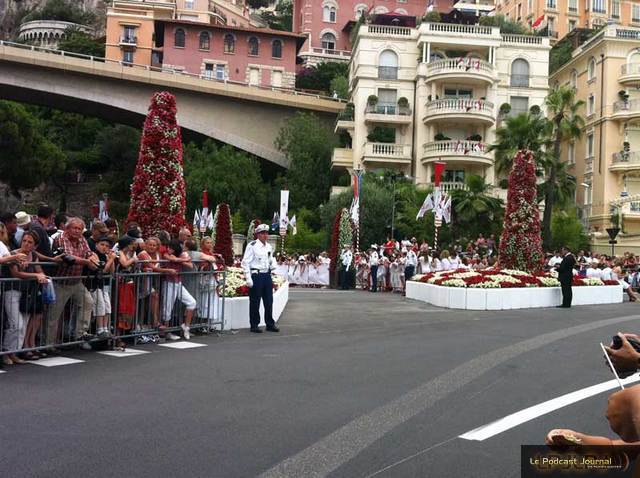 51-foule-sainte-devote 51-foule-sainte-devote