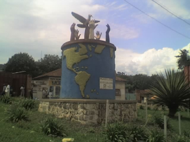 Monument de la paix à Bukavu. Monument de la paix à Bukavu.