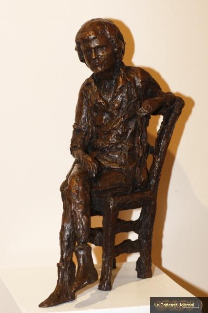 Dédette sur sa chaise H 44 cm Dédette sur sa chaise H 44 cm